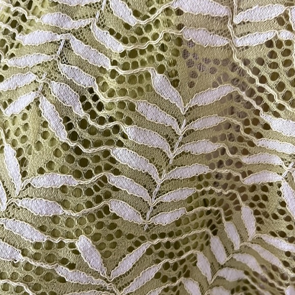 Avocado Green Leaf Patterned Top by June & Hudson/ Size XL - Picture 4 of 9